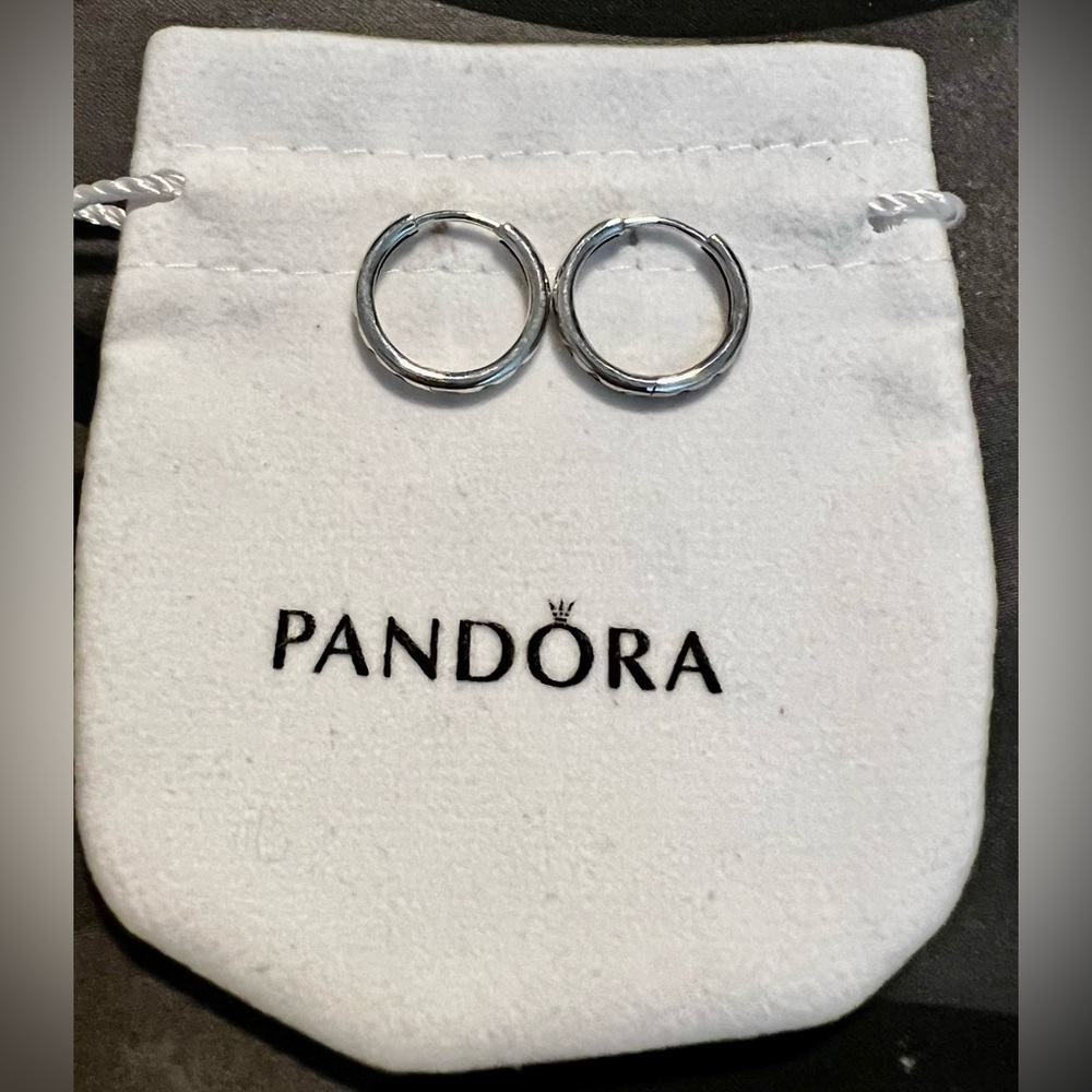 Designers Brands For Customers That Love To Wear Casual and Elegant Accessories; - Picture 7 of 12